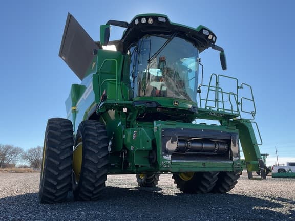 Image of John Deere S7 700 equipment image 1