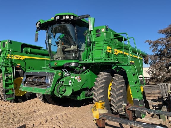Image of John Deere S7 700 equipment image 1