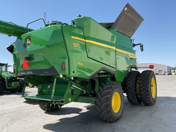 Image of John Deere S7 700 equipment image 4