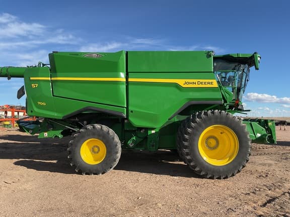 Image of John Deere S7 700 equipment image 3