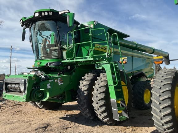 Image of John Deere S7 700 equipment image 1