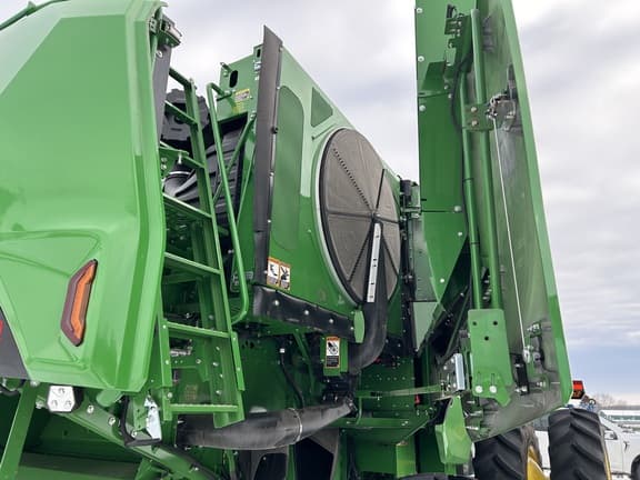 Image of John Deere S7 700 equipment image 4