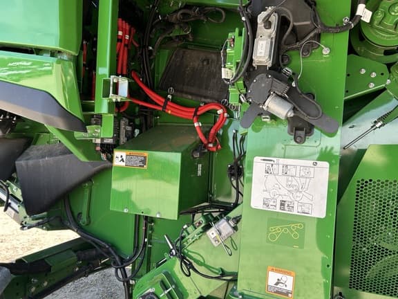 Image of John Deere S7 700 equipment image 4