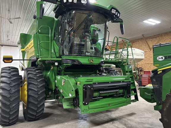 Image of John Deere S7 700 equipment image 1