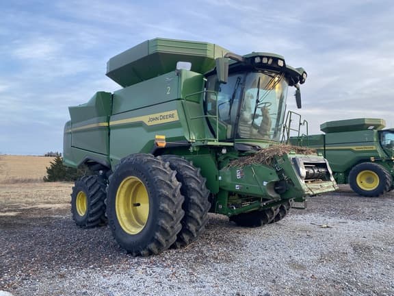 Image of John Deere S7 700 equipment image 3