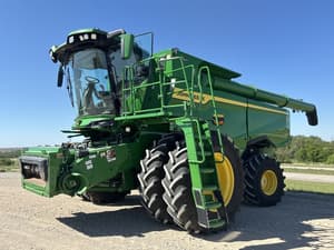 2025 John Deere S7 700 Image