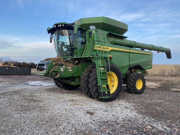 2025 John Deere S7 700 Equipment Image0