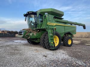 2025 John Deere S7 700 Image