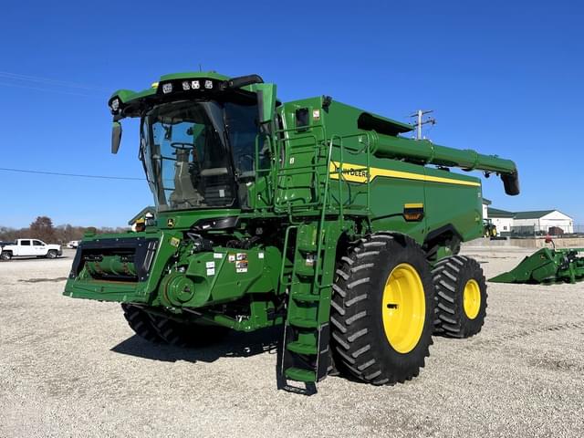 Image of John Deere S7 700 equipment image 2