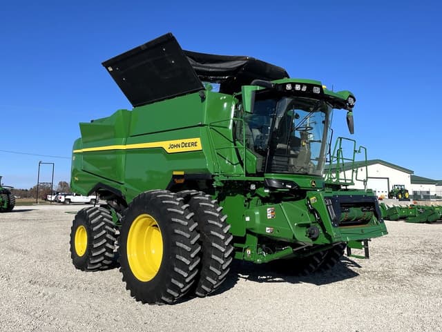 Image of John Deere S7 700 equipment image 1