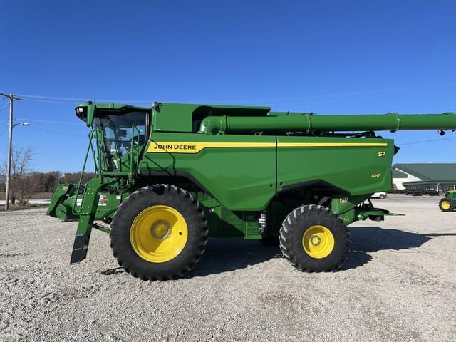 Image of John Deere S7 700 equipment image 3