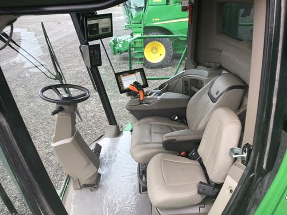 Image of John Deere S7 700 equipment image 4