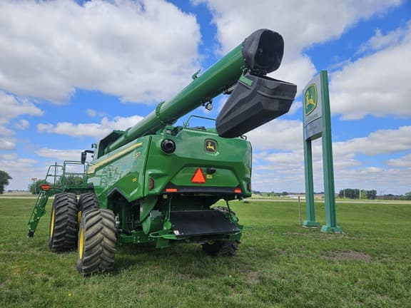 Image of John Deere S7 700 equipment image 3