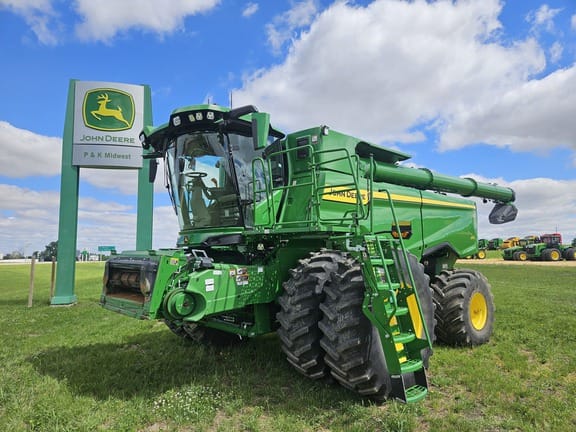 2025 John Deere S7 700 Equipment Image0