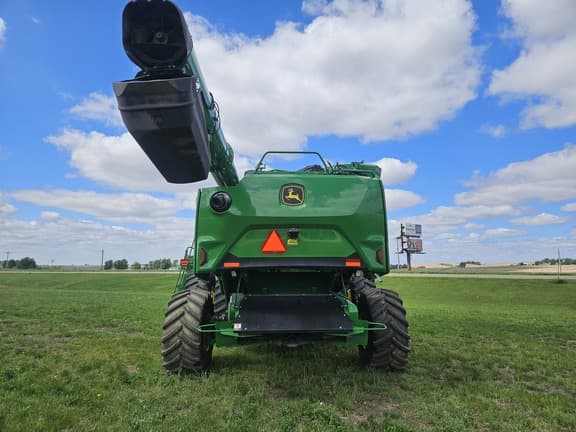 Image of John Deere S7 700 equipment image 4