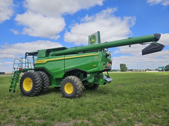 Image of John Deere S7 700 equipment image 2
