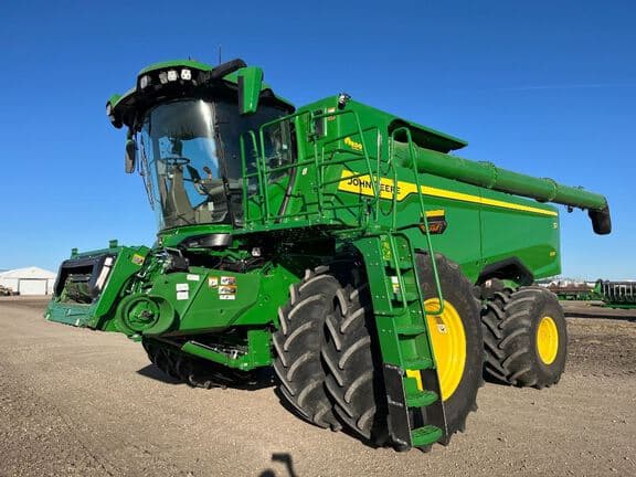 Image of John Deere S7 700 Primary image