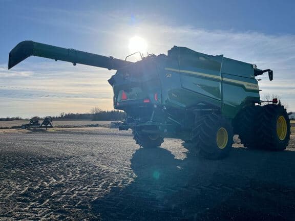Image of John Deere S7 700 equipment image 4