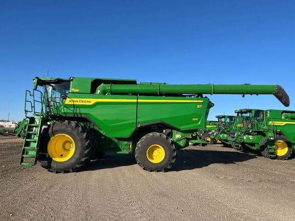 Image of John Deere S7 700 equipment image 1