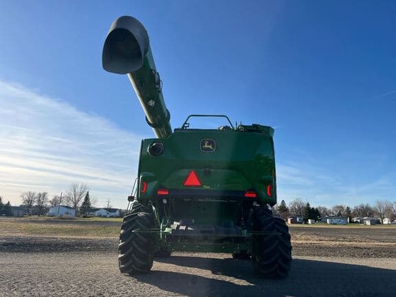 Image of John Deere S7 700 equipment image 3