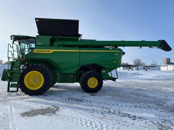 Image of John Deere S7 700 equipment image 1
