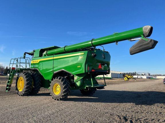 Image of John Deere S7 700 equipment image 4