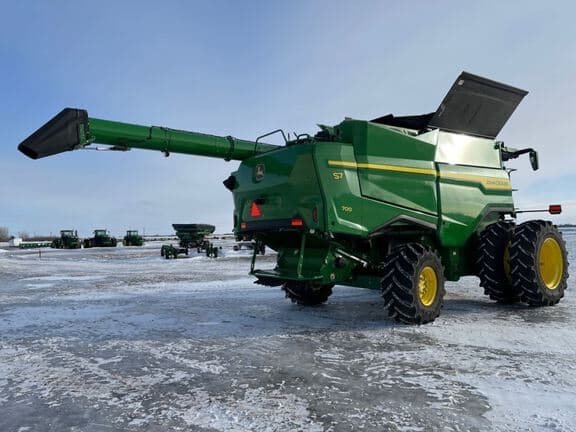 Image of John Deere S7 700 equipment image 4