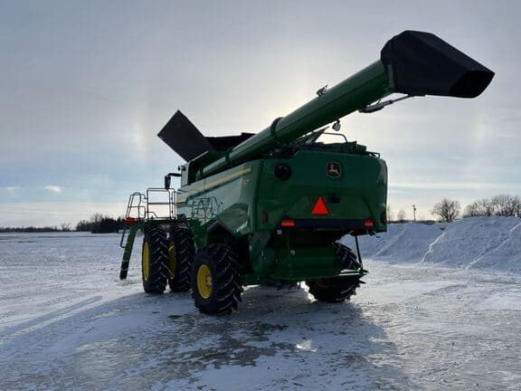 Image of John Deere S7 700 equipment image 2