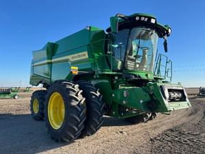 2025 John Deere S7 700 Image