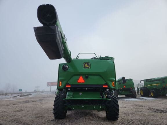 Image of John Deere S7 700 equipment image 4