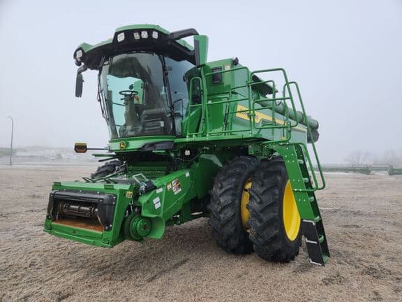 Image of John Deere S7 700 equipment image 1