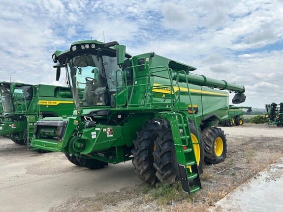 2025 John Deere S7 700 Equipment Image0