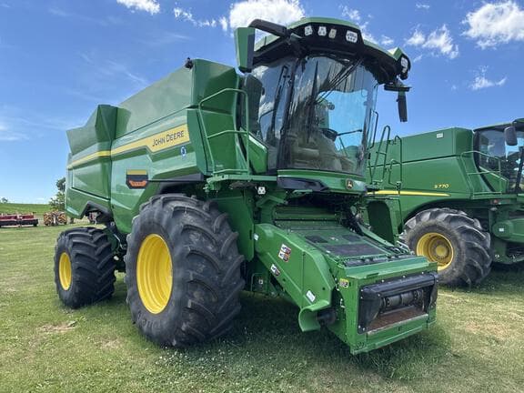 Image of John Deere S7 700 equipment image 4
