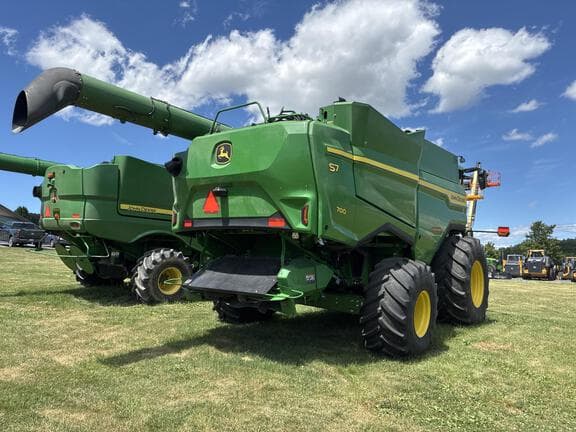 Image of John Deere S7 700 equipment image 3