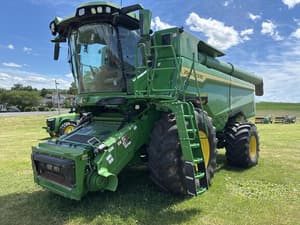 2025 John Deere S7 700 Image