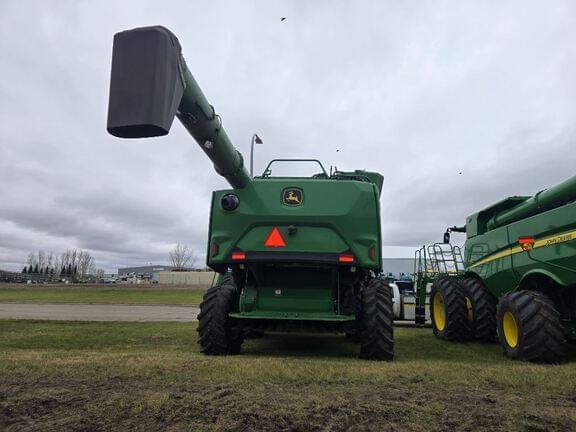 Image of John Deere S7 700 equipment image 2