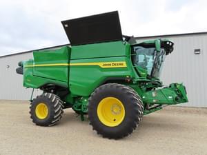2025 John Deere S7 700 Image