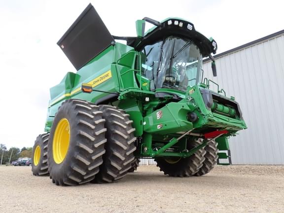 Image of John Deere S7 700 equipment image 3