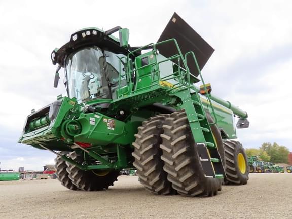 Image of John Deere S7 700 equipment image 4