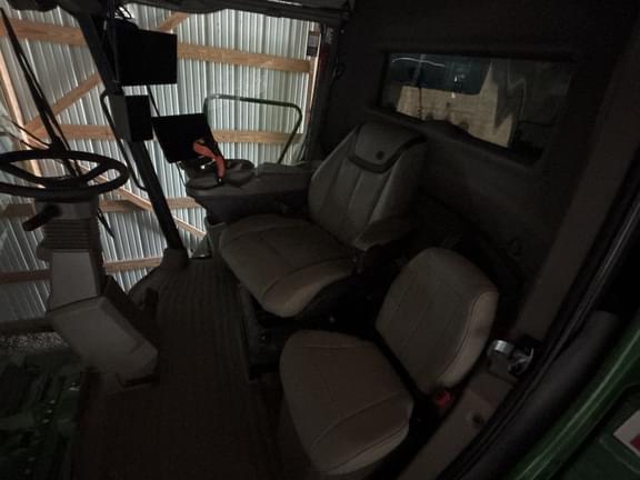 Image of John Deere S7 700 equipment image 4
