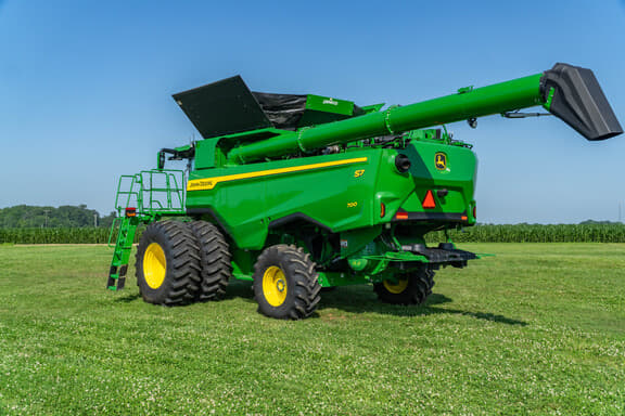 Image of John Deere S7 700 equipment image 2