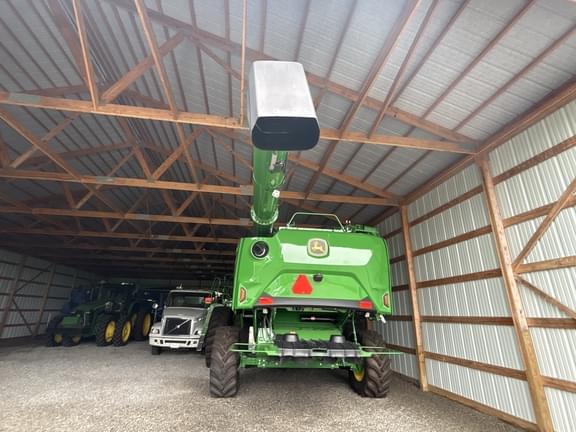 Image of John Deere S7 700 equipment image 2
