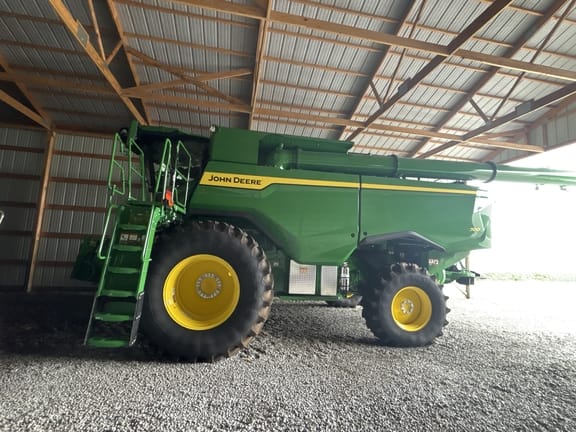 2025 John Deere S7 700 Equipment Image0