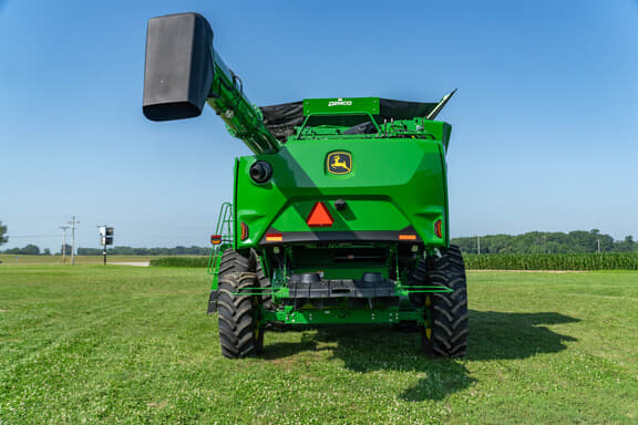 Image of John Deere S7 700 equipment image 3