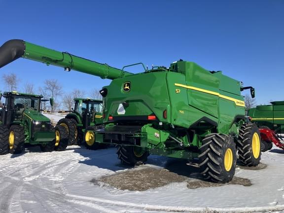 Image of John Deere S7 700 equipment image 2