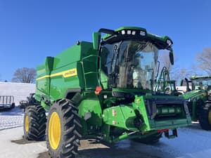 2025 John Deere S7 700 Image