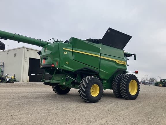Image of John Deere S7 700 equipment image 4