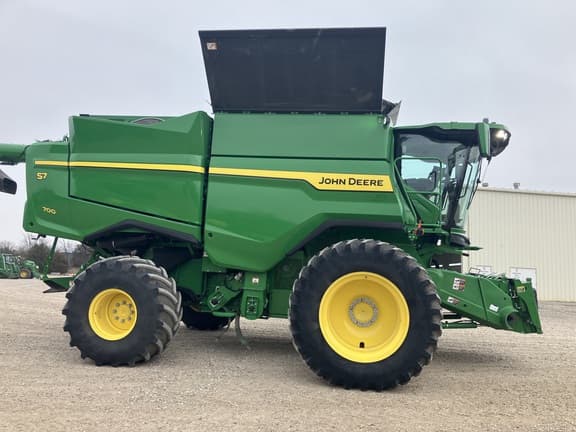 Image of John Deere S7 700 equipment image 3