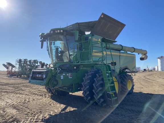 Image of John Deere S7 700 Primary image