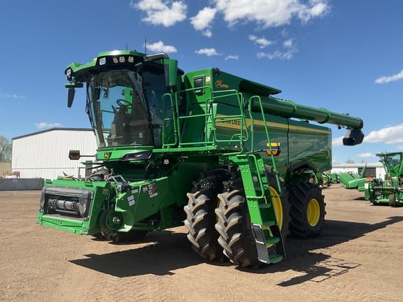 Image of John Deere S7 700 equipment image 2